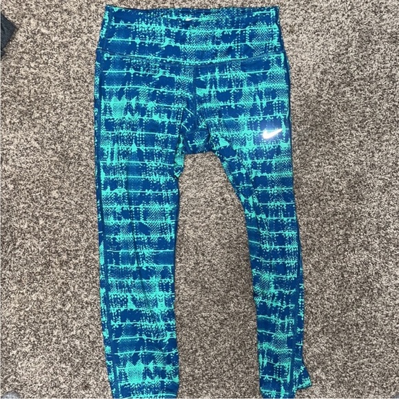 Women’s xs crop Nike leggings bright and colorful green and blue like new - Picture 3 of 5